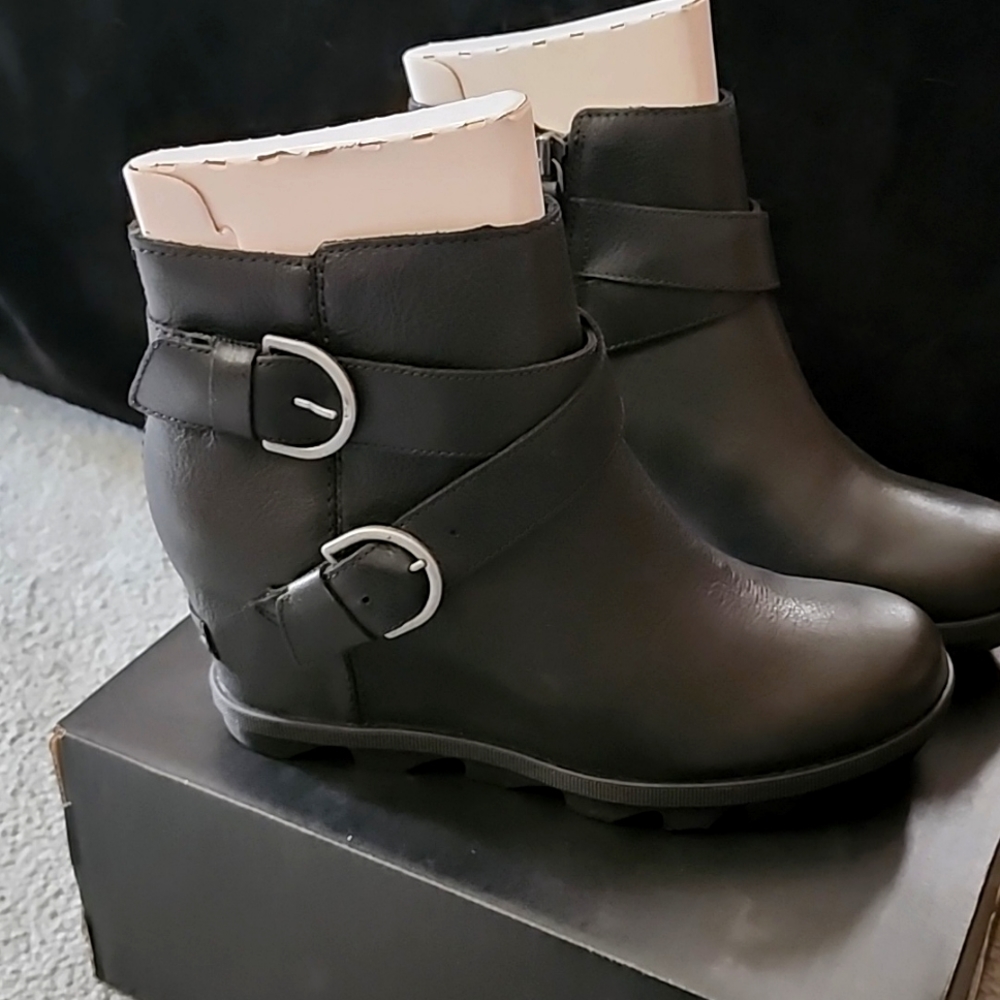 NEW SOREL BOOTS